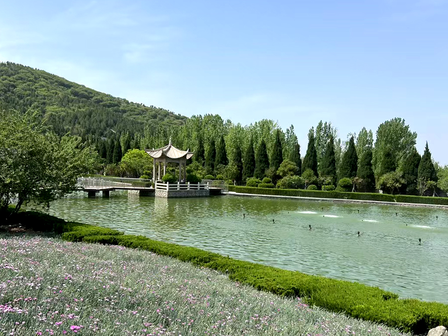 济南双峰山陵园.jpg
