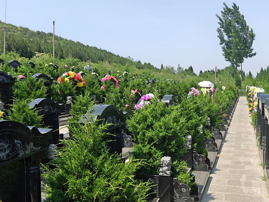 济南双峰山陵园.jpg