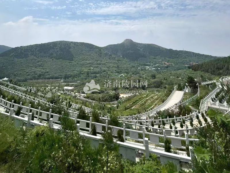 济南官山陵园.jpg
