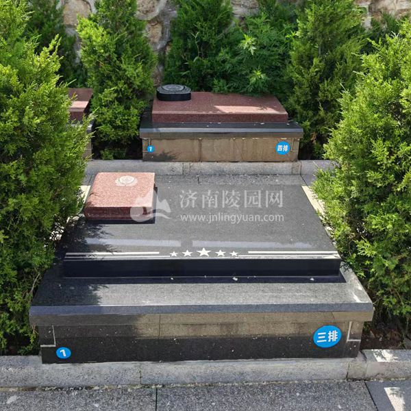 官山陵园卧碑